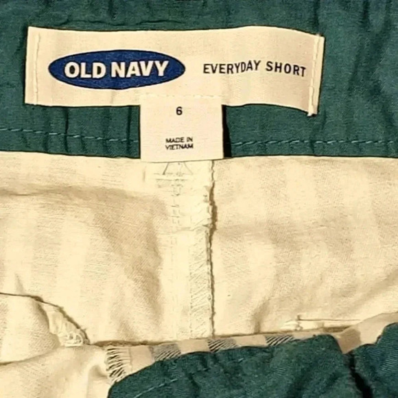 Old Navy‎ Shorts - Womens - Size 6 - Green/White Striped - Picture 3 of 3
